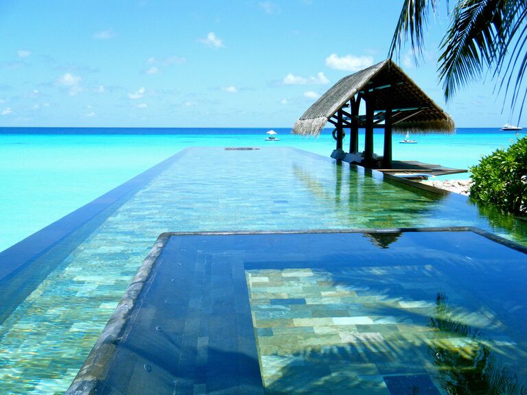 Бассейн в отеле The One and Only Reethi Rah, Мальдивы