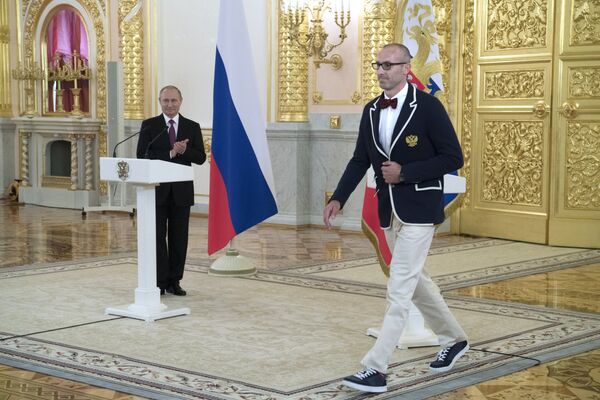Президент России Владимир Путин (слева) и волейболист, олимпийский чемпион Сергей Тетюхин