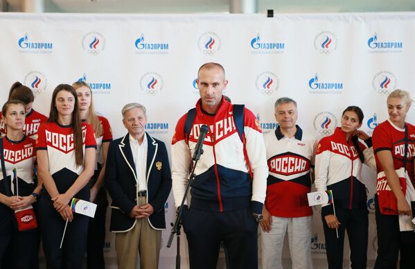 Доигровщик мужской сборной России по волейболу Сергей Тетюхин (в центре)
