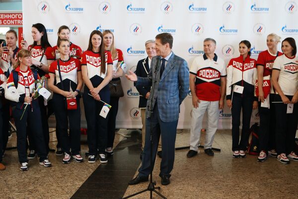 Президент Олимпийского комитета России Александр Жуков (в центре)