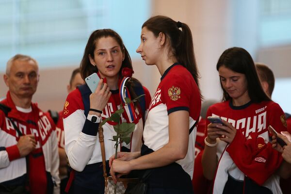 Волейболистки сборной России во время проводов олимпийской сборной России в Рио-де-Жанейро в аэропорту Шереметьево