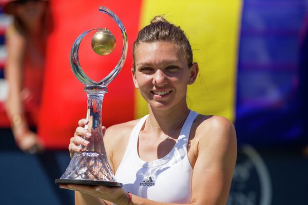 Румынка Симона Халеп, ставшая победителем теннисного турнира в канадском Монреале