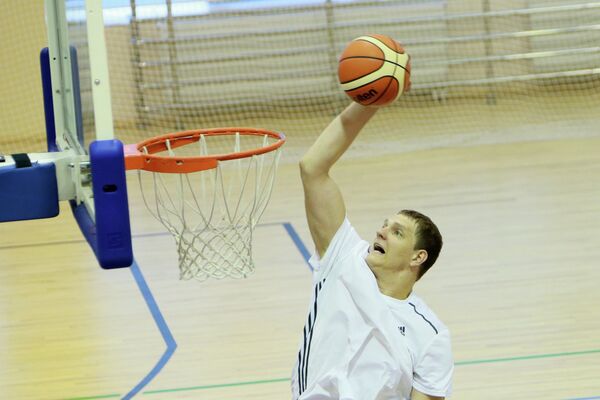 Центровой мужской сборной России по баскетболу Тимофей Мозгов