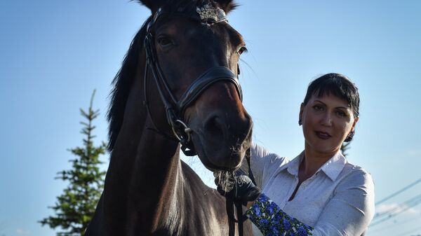 Мастер спорта международного класса Инесса Меркулова с конем по кличке Мистер Икс