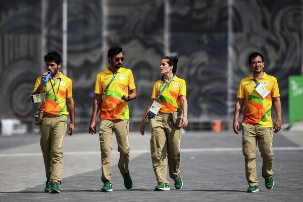 Волонтеры в олимпийском парке в Рио-де-Жанейро