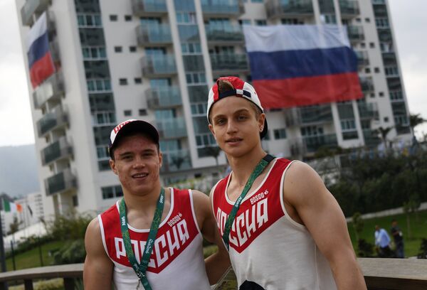 Российские гимнасты Никита Нагорный и Иван Стретович (справа) в Олимпийской деревне