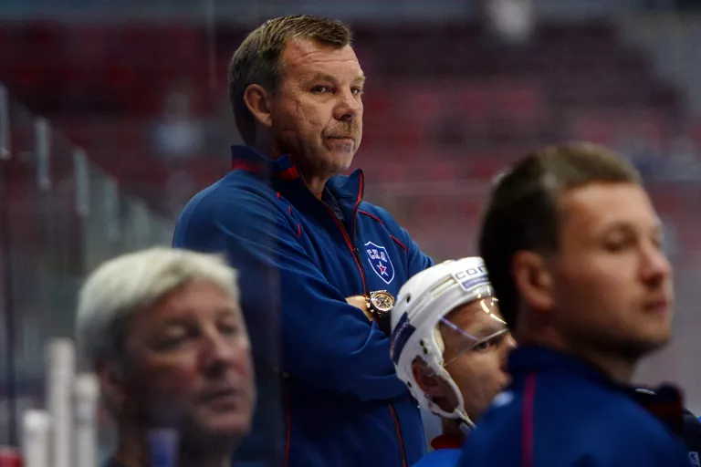 Главный тренер ХК СКА Олег Знарок