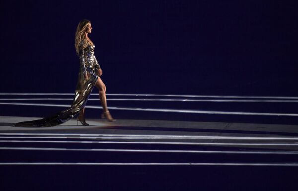 Бразильская супермодель Жизель Бюндхен на церемонии открытия XXXI летних Олимпийских игр в Рио-де-Жанейро
