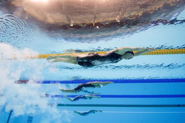 Спортсменки во время эстафеты 4 по 100 метров вольным стилем на Олимпиаде в Рио-де-Жанейро