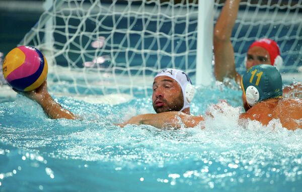 Игровой момент матча по водному поло Бразилия - Австралия