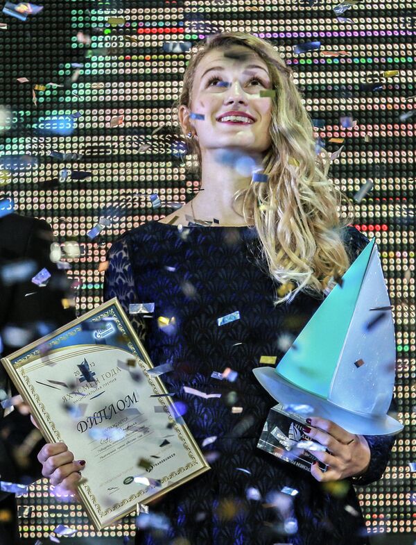 Чемпионка мира 2013 года в классе виндсерфинг Техно Стефания Елфутина, ставшая яхтсменкой года, на церемонии награждения национальной премией Яхтсмен года 2013