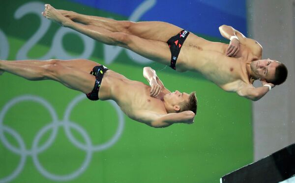 Российские прыгуны в воду Виктор Минибаев и Никита Шлейхер (слева направо)
