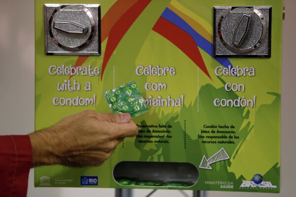 Аппарат с презервативами в олимпийской деревне в Рио