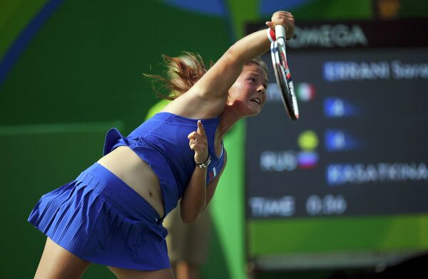 Россиянка Дарья Касаткина во время матча против итальянки Сары Эррани
