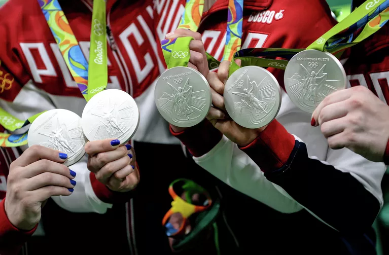 Спортсменки сборной России, завоевавшие серебряные медали Спортсменки сборной России, завоевавшие серебряные медали