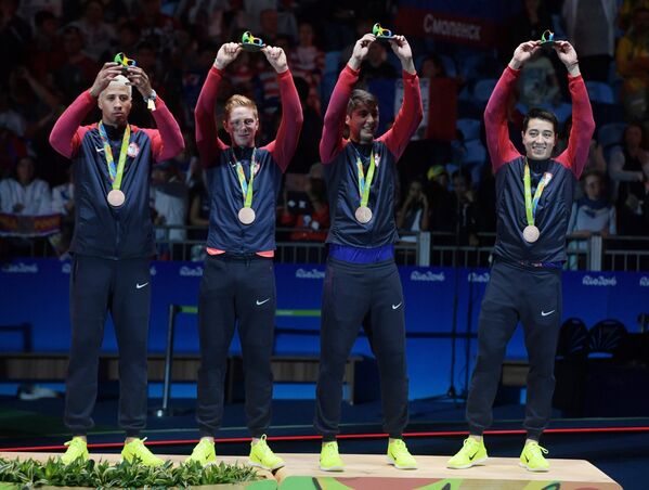 Рапиристы сборной США, завоевавшие бронзовые медали в командном первенстве по фехтованию