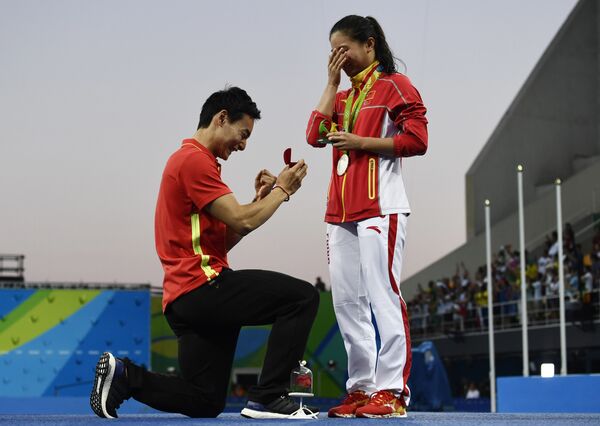 Цинь Кай сделал предложение Хэ Цзы в олимпийском бассейне в Рио