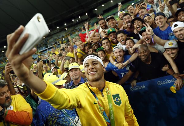 Нападающий сборной Бразилии Неймар после финала Олимпийских игр 2016 года в Рио