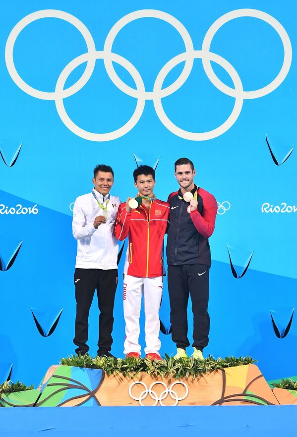 Призеры Олимпийских игр в прыжках в воду с вышки Герман Санчес, Чэнь Айсэнь и Дэвид Будайя (слева направо)