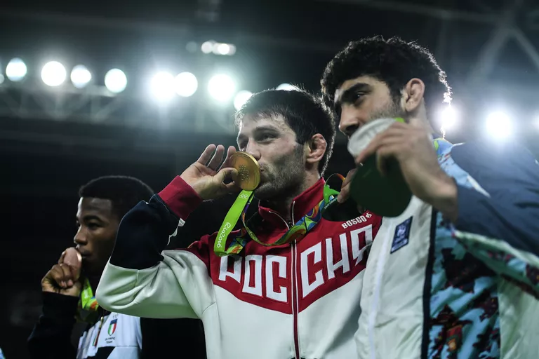 Франк Камидзо (Италия), Сослан Рамонов (Россия) и Тогрул Асгаров (Азербайджан) (слева направо) Франк Камидзо (Италия), Сослан Рамонов (Россия) и Тогрул Асгаров (Азербайджан) (слева направо)
