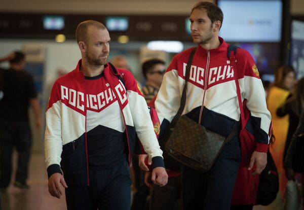 Волейболисты Алексей Вербов (слева) и Андрей Ащев