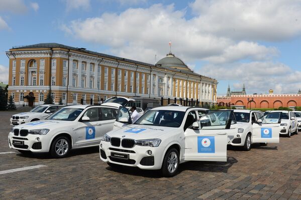 Церемония вручения автомобилей BMW российским спортсменам - победителям и призерам Игр XXXI Олимпиады в Рио-де-Жанейро