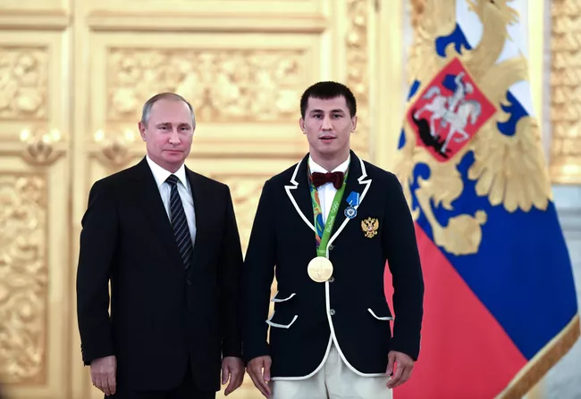 Владимир Путин (слева) и Роман Власов