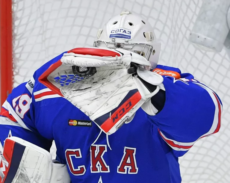 Вратарь СКА Микко Коскинен
