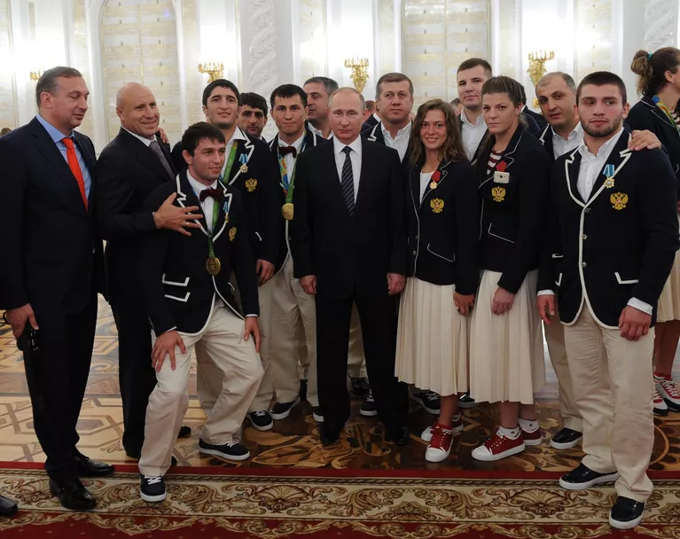Церемония вручения президентом РФ В. Путиным госнаград победителям и призерам олимпийской сборной РФ Церемония вручения президентом РФ В. Путиным госнаград победителям и призерам олимпийской сборной РФ