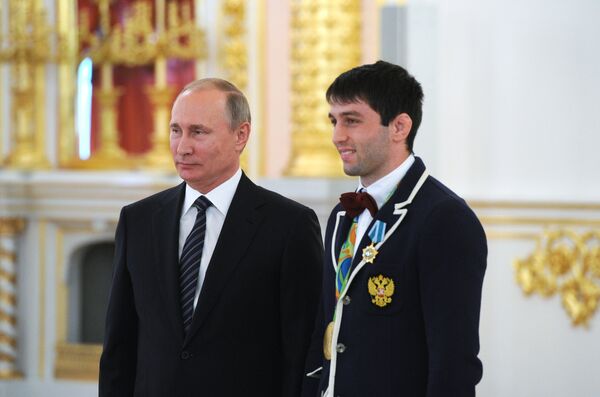 Владимир Путин (слева) и Сослан Рамонов