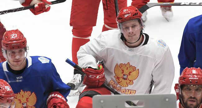 Игроки сборной России по хоккею Артемий Панарин, Владимир Тарасенко и Александр Овечкин (слева направо)