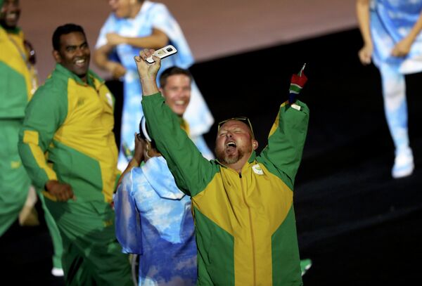Парад участников на церемонии открытия Паралимпийских игр в Рио-де-Жанейро