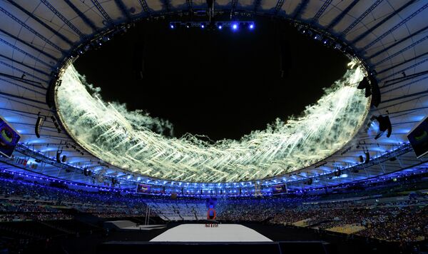 Салют во время церемонии открытия Паралимпийских игр в Рио-де-Жанейро