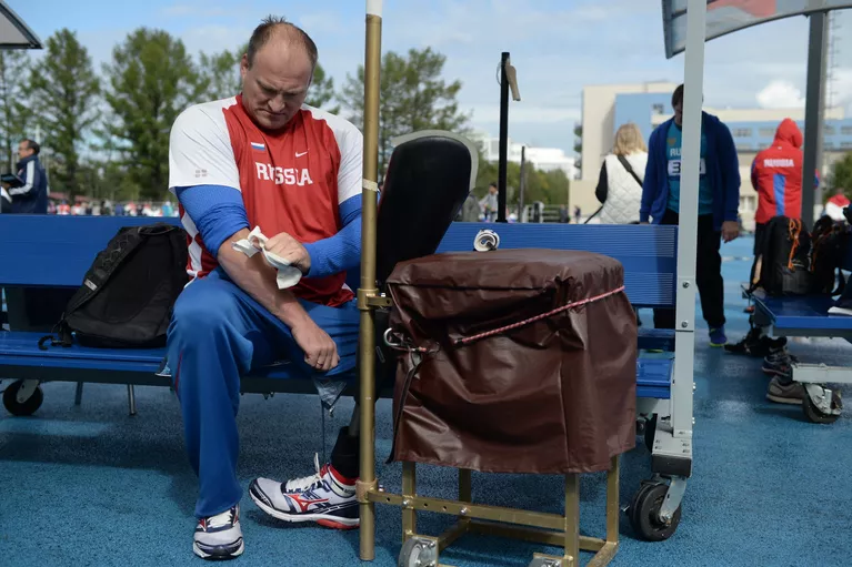 Чемпион Паралимпийских игр по легкой атлетике среди спортсменов с ограниченными возможностями здоровья Алексей Ашапатов Чемпион Паралимпийских игр по легкой атлетике среди спортсменов с ограниченными возможностями здоровья Алексей Ашапатов