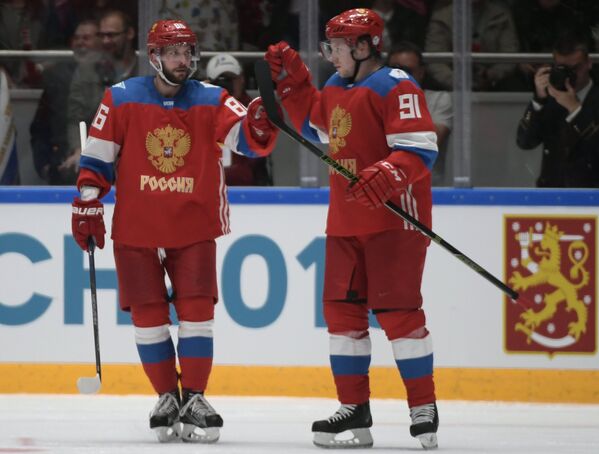 Нападающие сборной России Никита Кучеров (слева) и Владимир Тарасенко
