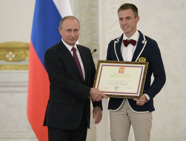 Президент РФ Владимир Путин и спортсмен Андрей Вдовин