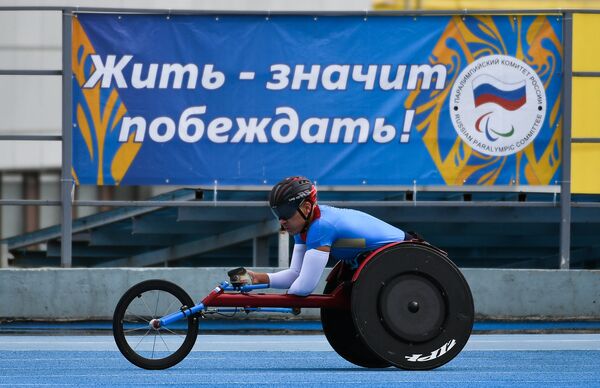 Всероссийские паралимпийские соревнования. Алексей Быченок в заезде на 800 м в классе Т54