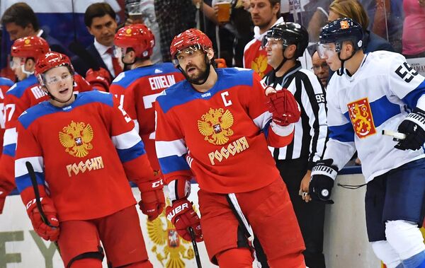 Хоккеисты сборной России Владимир Тарасенко и Александр Овечкин (слева направо)
