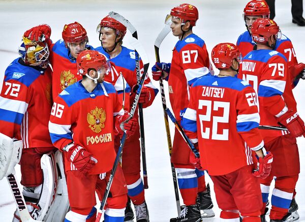 Хоккеисты сборной России после окончания матча