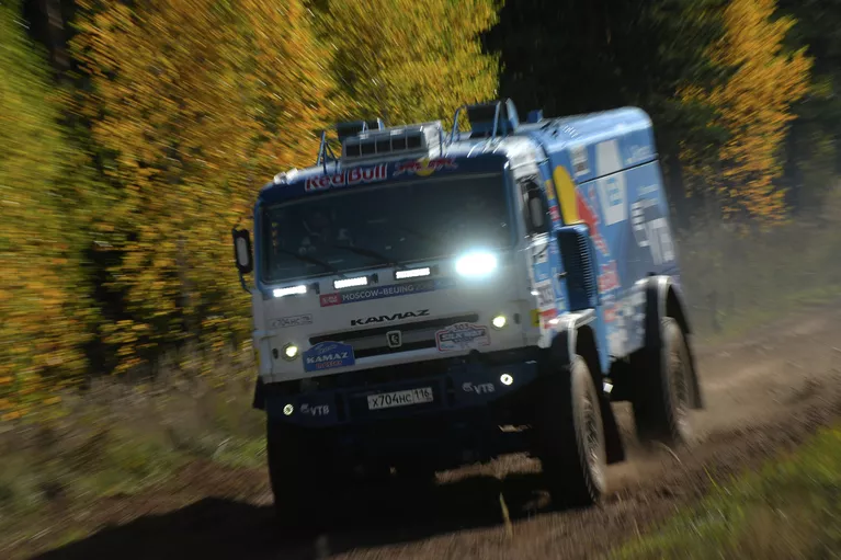 Автомобиль команды КАМАЗ-мастер под управлением Антона Шибалова Автомобиль команды КАМАЗ-мастер под управлением Антона Шибалова