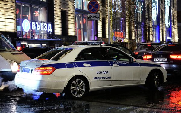 Полицейский автомобиль на улице в Москве