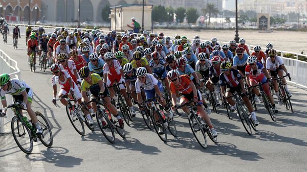 Спортсмены во время чемпионата мира по велоспорту на шоссе в Дохе
