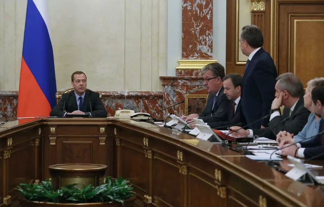 Дмитрий Медведев проводит заседание кабинета министров РФ в Доме правительства РФ. Четвертый справа - назначенный заместителем председателя правительства РФ Виталий Мутко