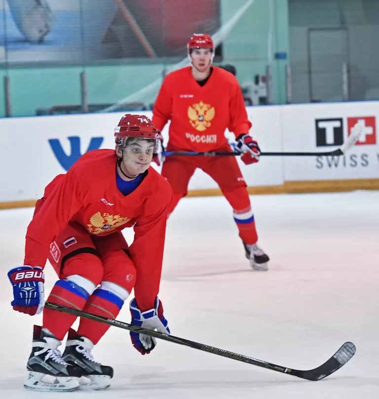 Форвард сборной России Николай Прохоркин (слева) Форвард сборной России Николай Прохоркин (слева)