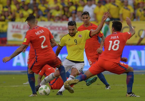Игровой момент матча Колумбия - Чили