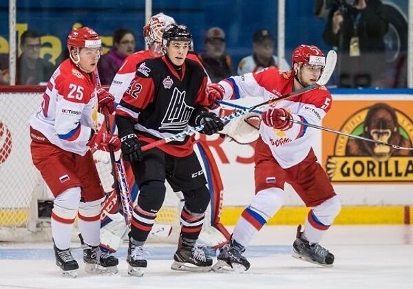 Игровой момент матча молодежной сборной России по хоккею со сборной QMJHL
