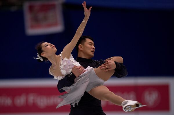 Китайские фигуристы Юй Сяоюй и Чжан Хао на этапе Гран-при в Пекине