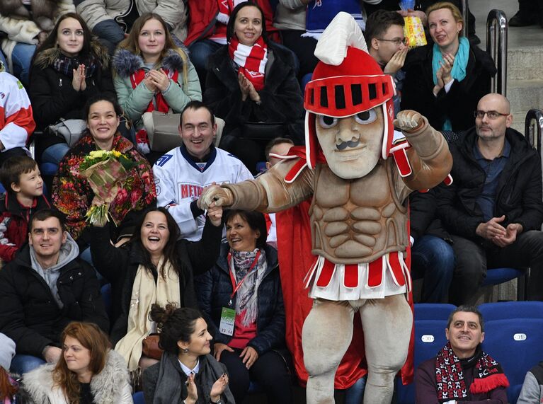 Талисман Спартака и болельщики на матче регулярного чемпионата КХЛ Спартак - Металлург (Магнитогорск) Талисман Спартака и болельщики на матче регулярного чемпионата КХЛ Спартак - Металлург (Магнитогорск)