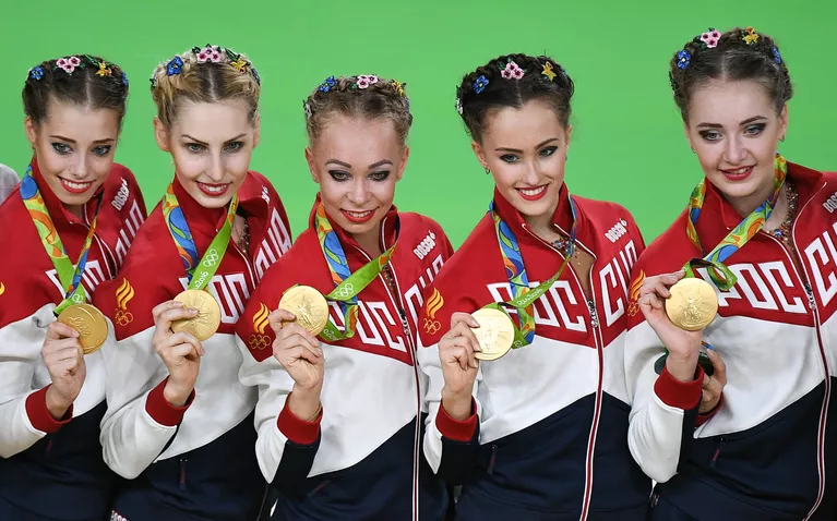 Спортсменки сборной России Вера Бирюкова, Анастасия Близнюк, Анастасия Максимова, Анастасия Татарева и Мария Толкачева (слева направо) Спортсменки сборной России Вера Бирюкова, Анастасия Близнюк, Анастасия Максимова, Анастасия Татарева и Мария Толкачева (слева направо)