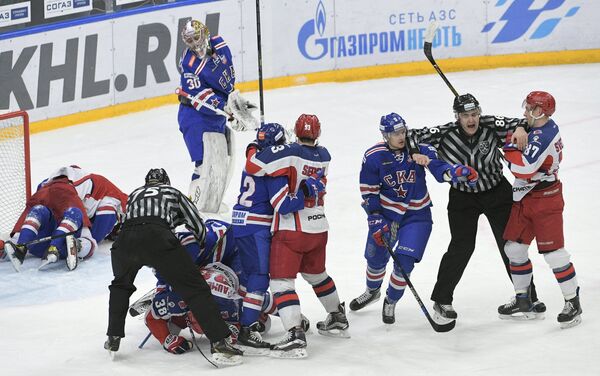 Конфликт между игроками во время матча СКА - ЦСКА